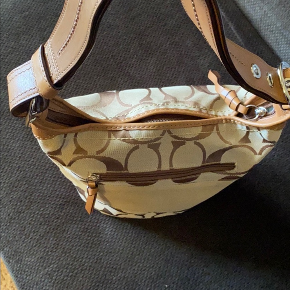 ✨Coach Shoulder Purse, Beige✨ - Picture 3 of 6